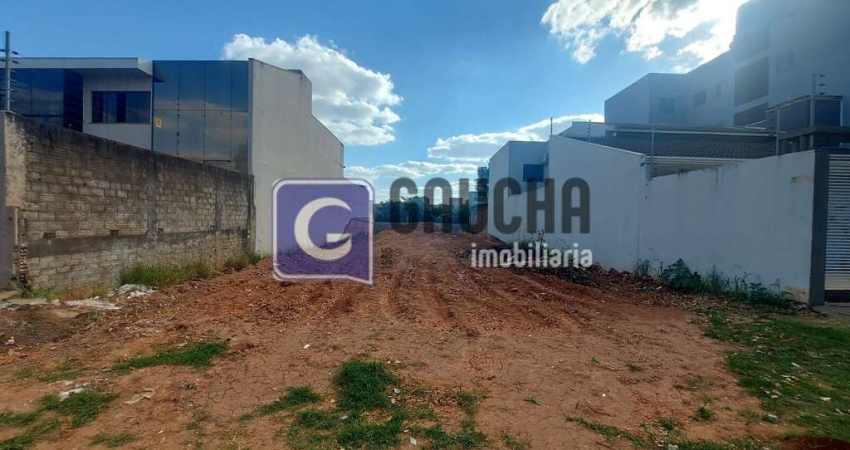 Terreno no Bairro Canada