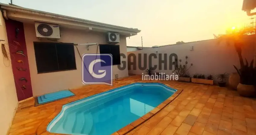Casa com Piscina Semi Mobiliada