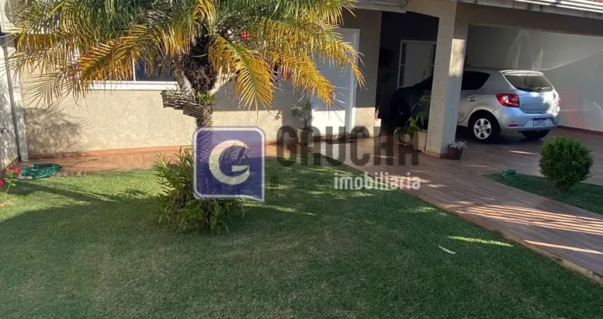 Casa com Piscina no Maria Luiza