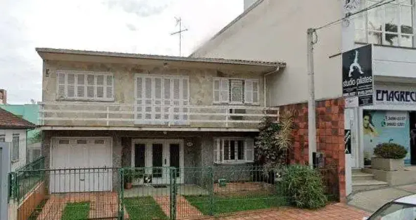 Ampla Casa Comercial no Centro com Excelente Localização