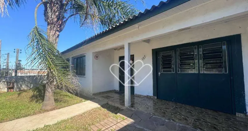 Descubra o conforto e a comodidade desta encantadora casa oferecida pela Brum Imob, localizada no tranquilo bairro Bom Sucesso em Gravataí. Com 3 dor