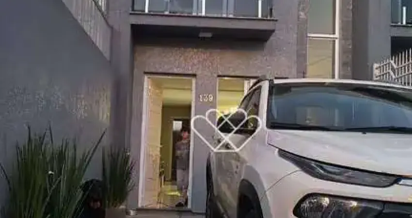 Casa semi-mobiliada de alto padrão com 2 suítes e pátio privativo