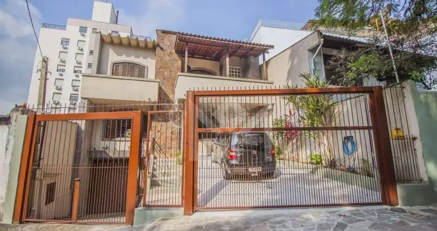 Casa à venda no bairro são joão em porto alegre com amplo espaço e ótima localização