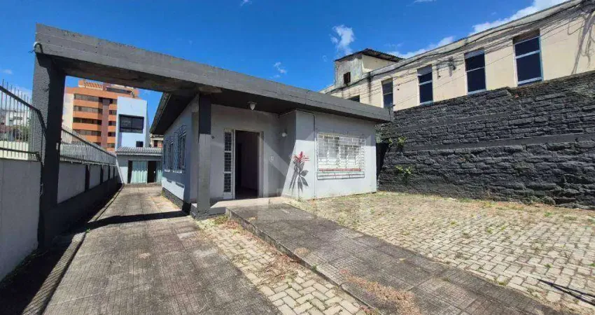 Casa ampla com excelente área e grande quintal no centro de gravataí