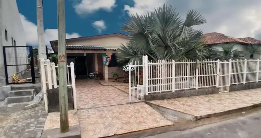 Casa para Venda em Sombrio, Centro, 3 dormitórios, 2 banheiros, 2 vagas
