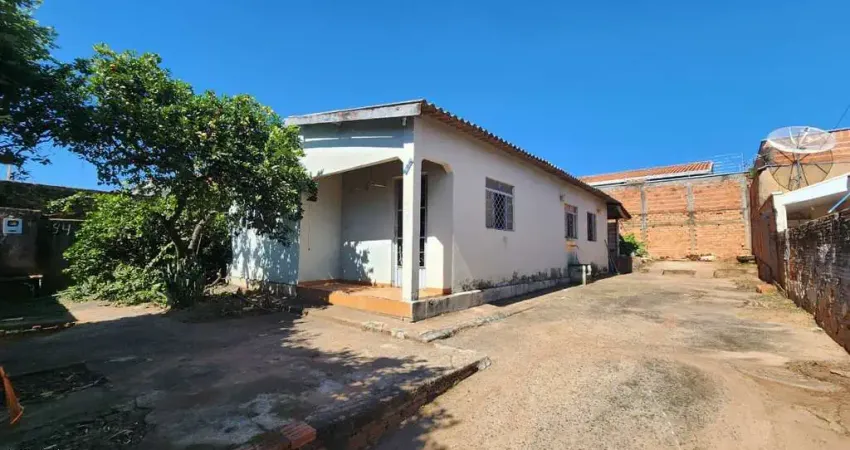Casa para Venda em Presidente Prudente, Jardim Itapura II, 3 dormitórios, 1 banheiro, 5 vagas