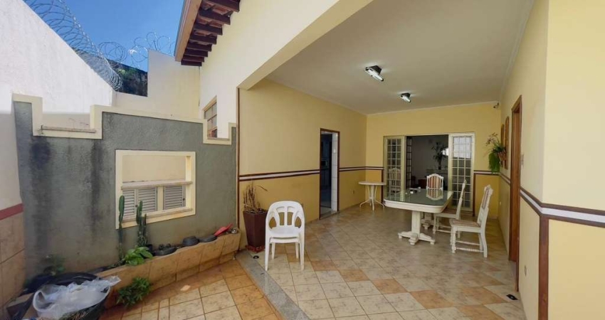 Casa para Venda em Presidente Prudente, Centro, 4 dormitórios, 1 suíte, 3 banheiros