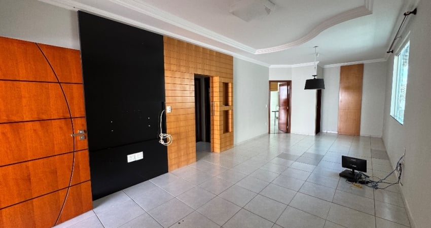 Linda casa a venda no Bairro Jardim Inconfidência / Karaiba com piscina