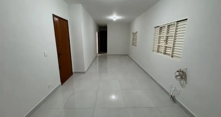 Apartamento à venda no Bairro Santa Mônica três quartos com planejados