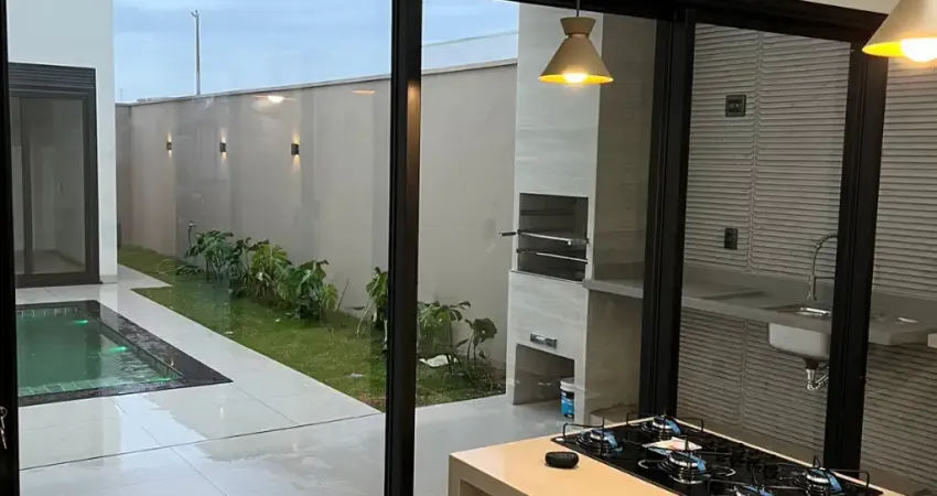 Linda Casa a Venda no condomínio Raros Alto Umuarama