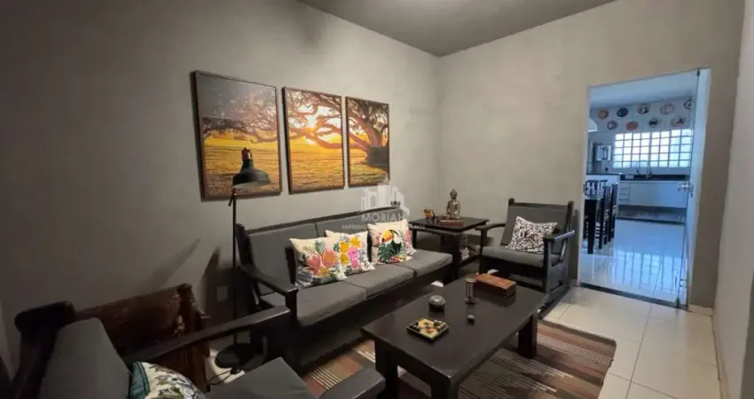 Casa com 4 quartos à venda na Rua Lucas Rezende de Vasconcelos, 35, Jaraguá, Uberlândia