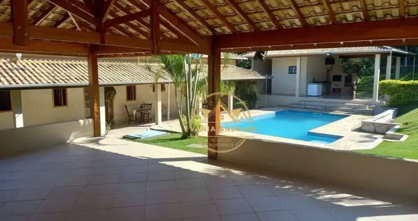 Casa térrea com piscina, área gourmet e amplo terreno a 5 minutos do centro de itatiba