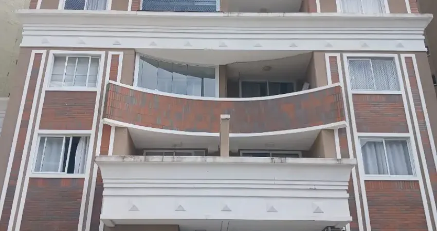 Mobiliado e Equipado no Champagnat – 2 Quartos, Sacada e Vaga Coberta (Perto do Parque Barigui)