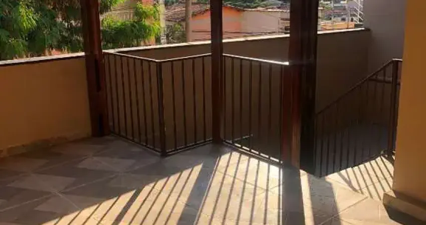Casa com 3 quartos para alugar na Rua dos Apaches, --, Santa Mônica, Belo Horizonte