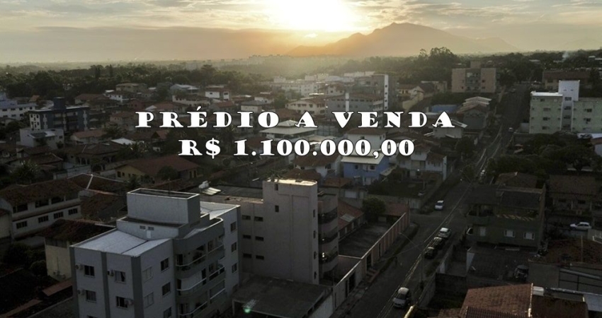 Prédio a Venda a 2 Quadras da praia - Escriturado e Registrado - Oportunidade de Investimento com Apartamentos de aproximadamente 200 m2 - Jacaraípe - Serra/ES