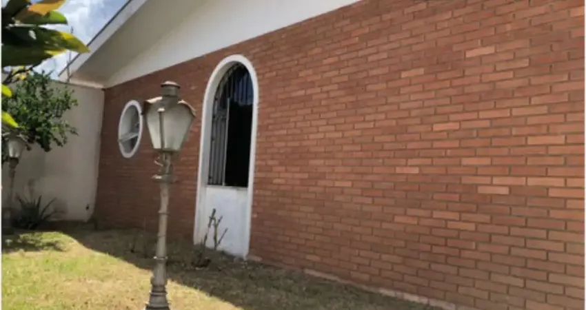 Imperdível casa à venda no centro de jundiaí-sp: 3 quartos, 1 suíte, 2 banheiros, 3 vagas de garagem e 228m² de área!