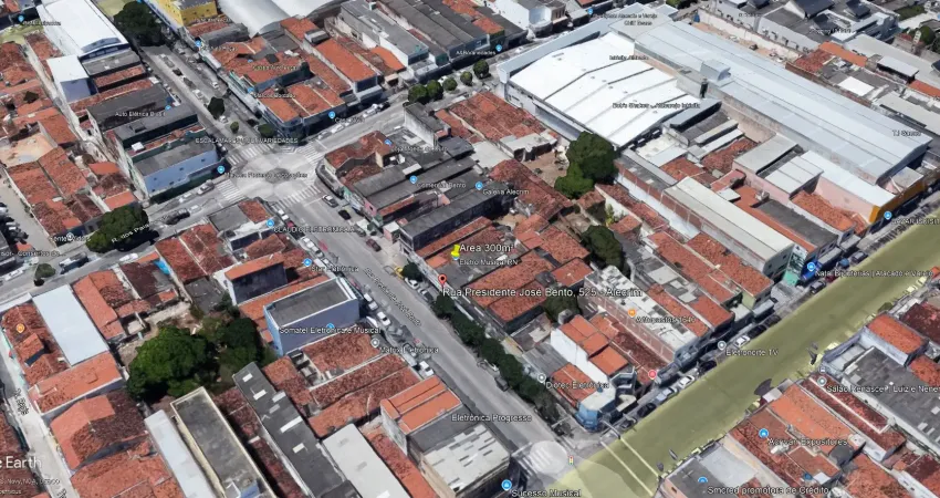 Prédio Comercial / Terreno no Alecrim - perto da Iskisita Atacado