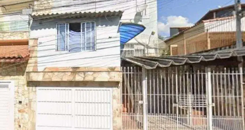 Sobrado, 237m² de área construída, ao lado da avenida boturussu