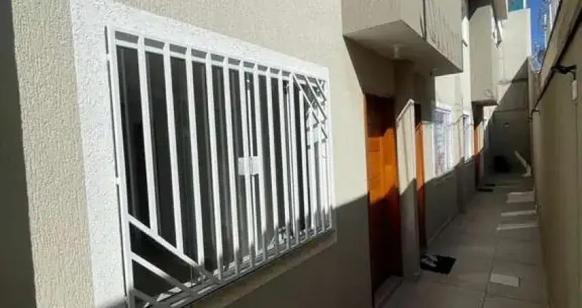 Sobrado em condomínio fechado, a 5 minutos a pé do metrô guilhermina esperança