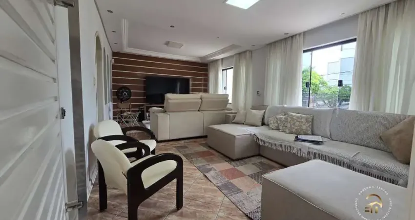 Casa com Varanda | 03 Dormitórios + Edícula | Porteira Fechada | Parque Cisper