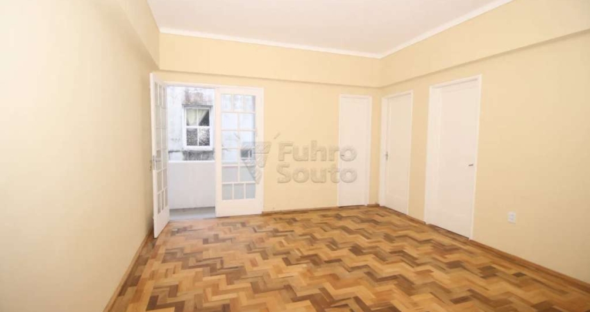 Apartamento de 03 dormitórios na Av. Fernando Osório