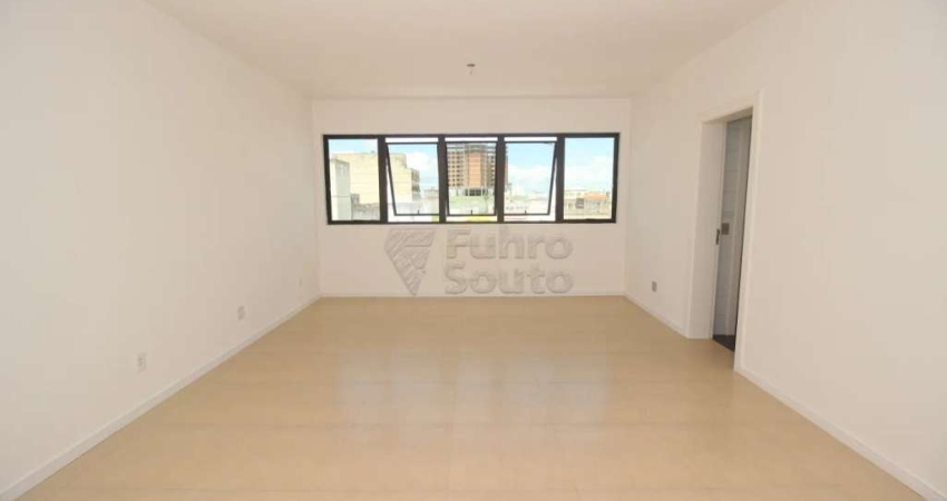 Sala Comercial no Edifício São Gonçalo - Localização Privilegiada no Centro de Pelotas!