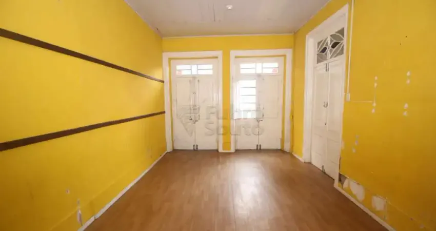 Casa ampla no centro de pelotas - ideal para uso residencial ou comercial