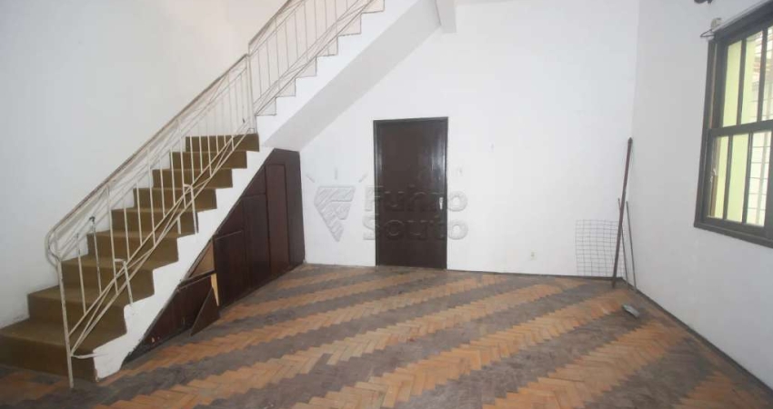 Apartamento 3 Dormitórios com Suíte no Bairro Fragata - Garagem Fechada