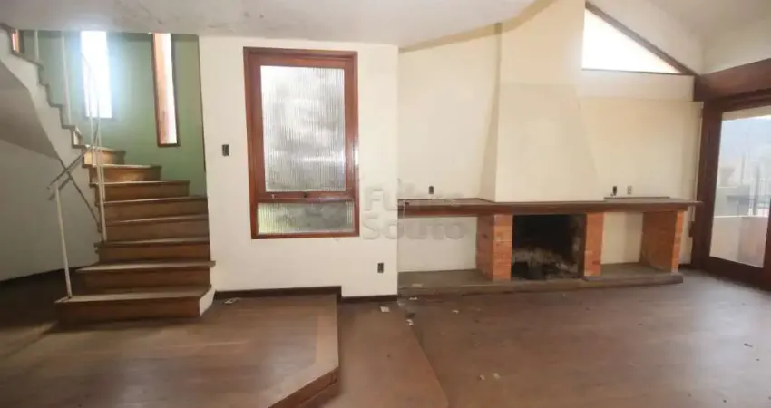 Casa ampla com 3 dormitórios no centro - conforto, espaço e localização privilegiada!