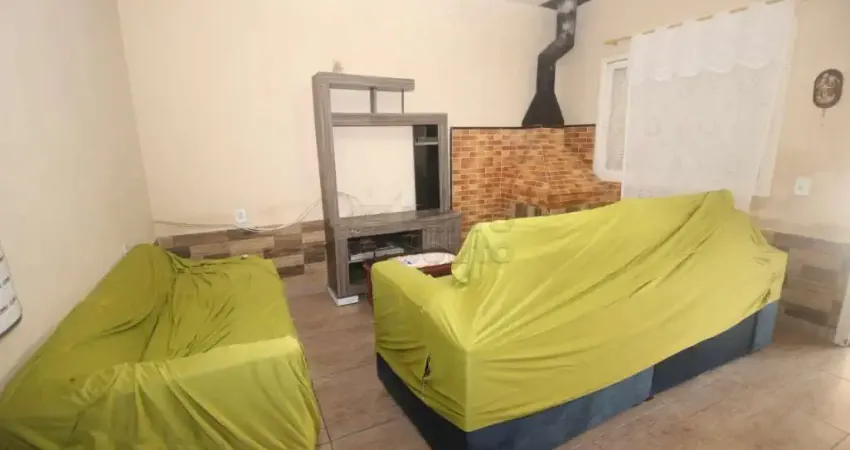 Casa Mobiliada com Espaço Gourmet e Pátio Amplo no Laranjal - Próxima à Av. Rio Grande do Sul