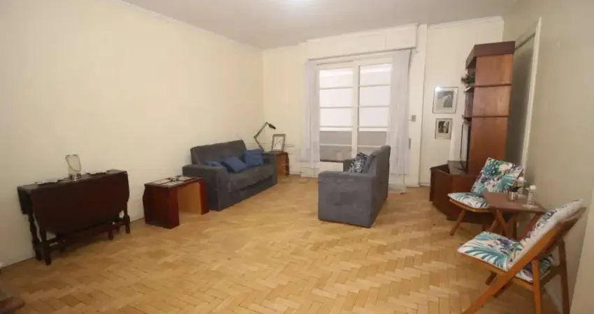 Apartamento Mobiliado com 3 Dormitórios e Duas Sacadas no Coração de Pelotas - Edifício Ferreira Diniz