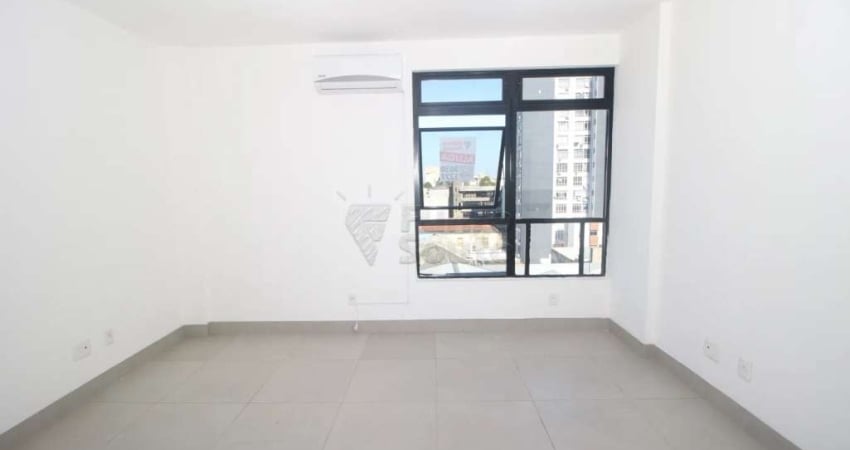 Sala Comercial no Centro Profissional Montgris - Ampla, Iluminada e Pronta para Receber Seu Negócio!