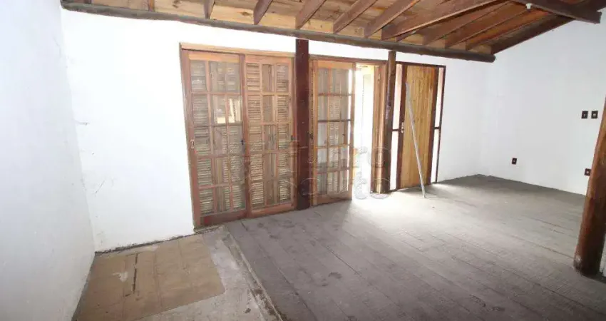 Casa com Potencial Residencial ou Comercial no Bairro Três Vendas - Espaço, Versatilidade e Localização Privilegiada!
