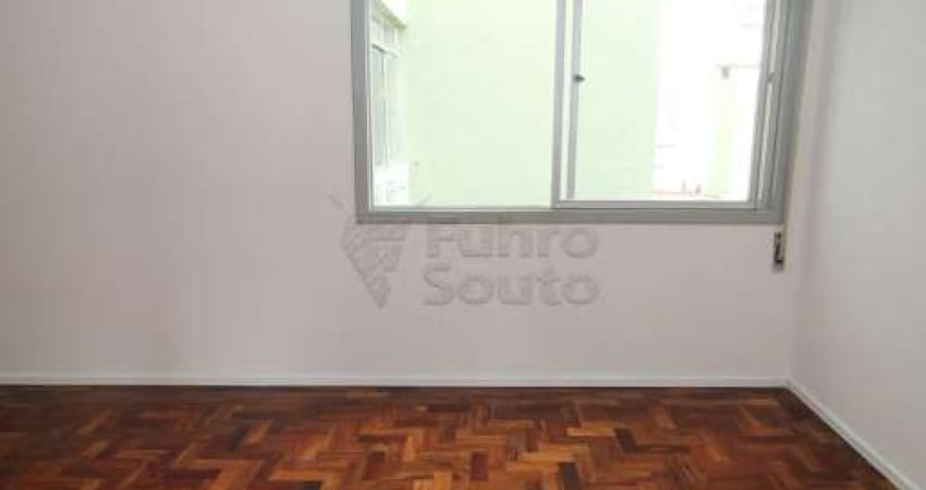 Amplo Apartamento de 3 Dormitórios com Suíte no Centro de Pelotas