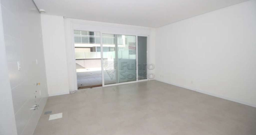 Loft com terraço e vaga coberta no Studio Xavante - Conforto e localização estratégica no Centro de Pelotas