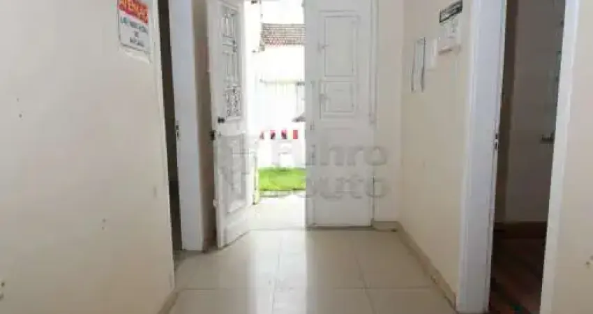 Oportunidade Única: Casa Comercial no Coração de Pelotas