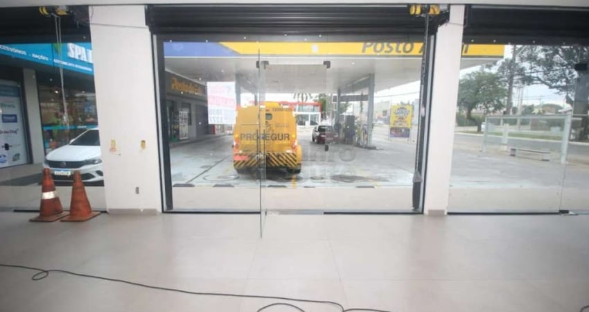 Loja Comercial com Vitrine Ampla na Av. Domingos de Almeida - Alto Fluxo e Localização Estratégica