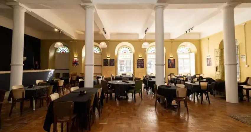 Belíssimo espaço comercial equipado para o seu negócio no clube comercial de pelotas.