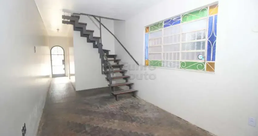 Sobrado no centro de pelotas  localização nobre e versatilidade!