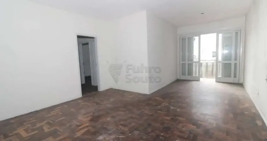 Apartamento espaçoso de 3 dormitórios com vista privilegiada no centro de pelotas.