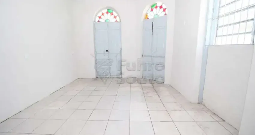 Imóvel localizado no centro de pelotas, muito amplo e com ótima posição solar.