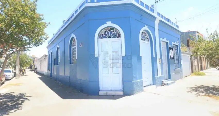 Imóvel localizado no centro de pelotas, muito amplo e com ótima posição solar.