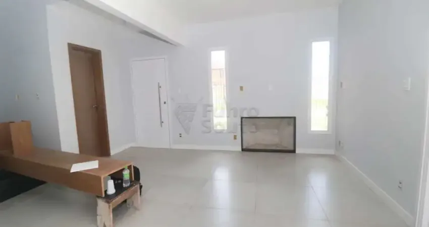 Casa com 3 quartos para alugar na Rua São José do Norte, 17883842, Laranjal, Pelotas