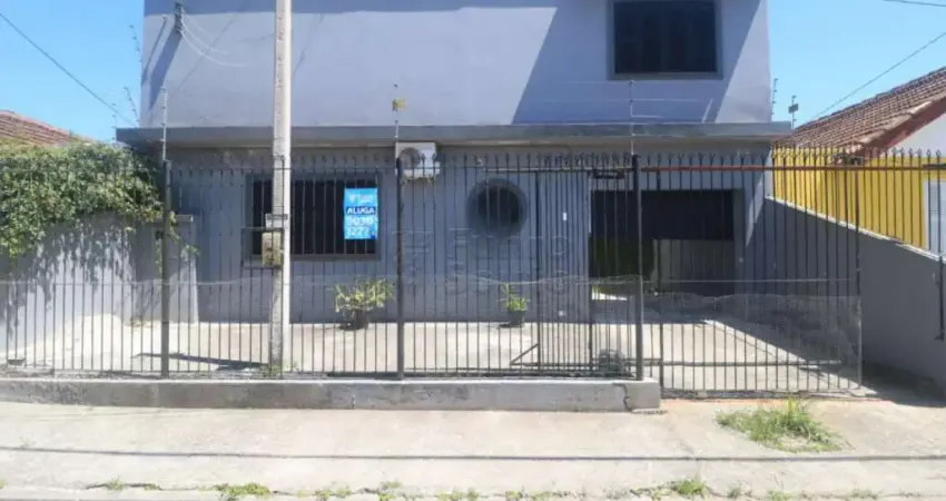 Sobrado Amplo com Suíte, Piscina e Espaço Gourmet na Cohab Tablada - Conforto e Lazer em Pelotas