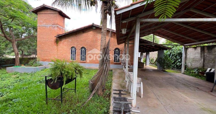 CASA 04 QUARTOS SENDO 02 SUÍTES - TERRENO 1.150m² - CONDOMÍNIO PARQUE DOS CISNES