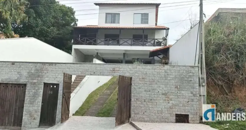IT86 - Excelente casa dentro de condomínio em Itapeba