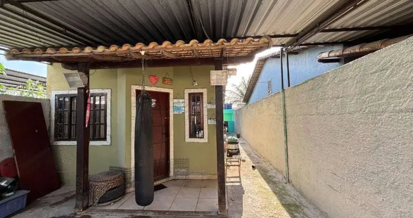 Casa com 2 quartos em área comercial no jd. atlântico central, com piscina.