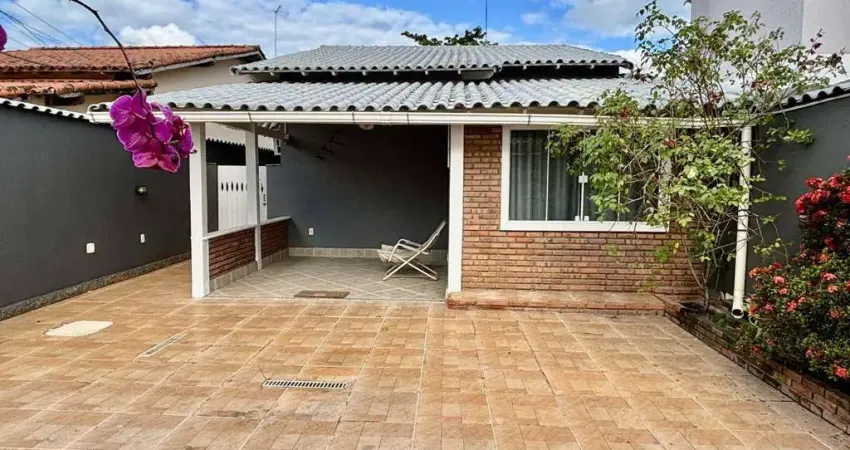 Casa 2 quartos (1 suíte) com piscina e churrasqueira + anexo  2 kitinetes no jd. atlântico oeste