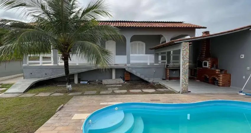 Excelente casa 4 Quartos (1 suíte) com churrasqueira e Piscina em Itaipuaçu