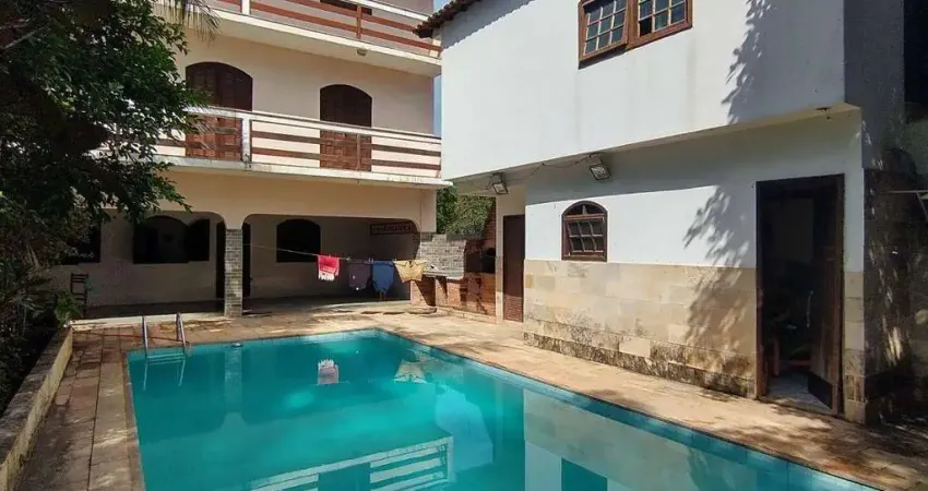 Triplex com 6 Quartos (4 suítes) com piscina e churrasqueira prox. a praia no Jd. Atlântico Central